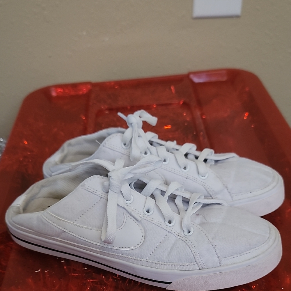 White Slip-On Nike